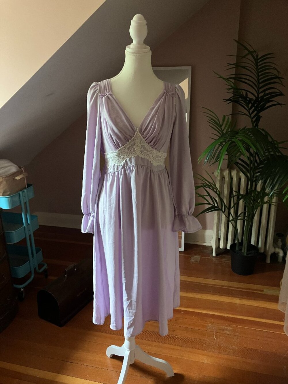 Soft lilac purple 1940s vintage style ruched dress v neck long puffy sleeve midi
